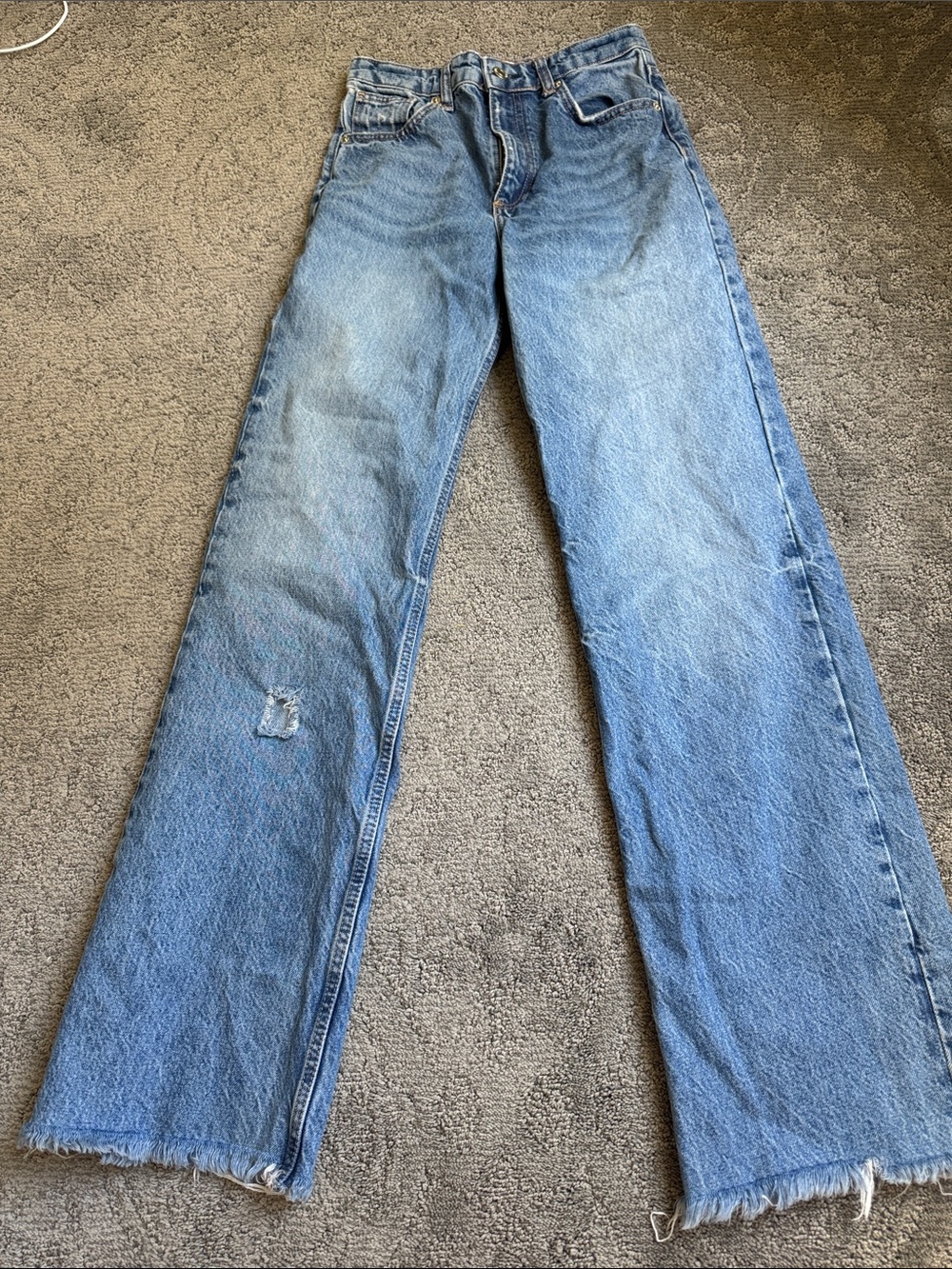 Zara Light Wash Straight-Leg Jeans in Blue